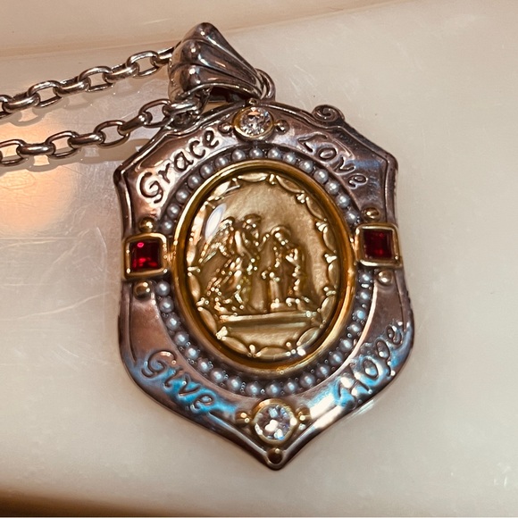 🙏Beautiful Piece of History! Vintage Christian Emblem Necklace! - Picture 2 of 8